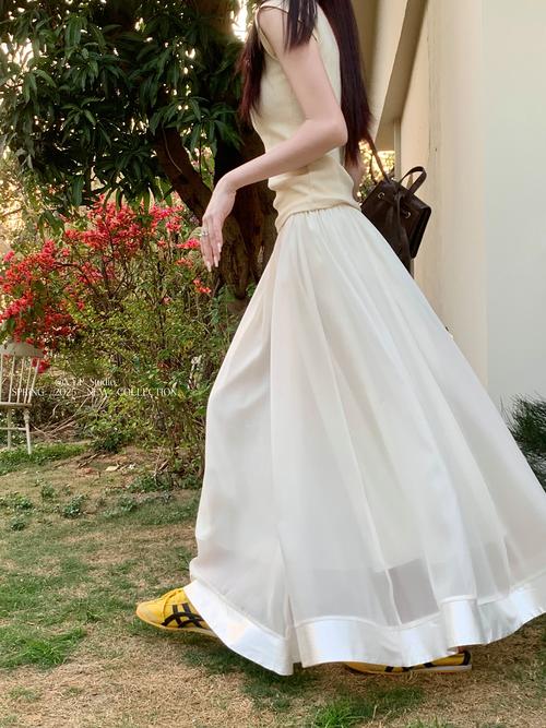 单层网纱裙怎么搭配