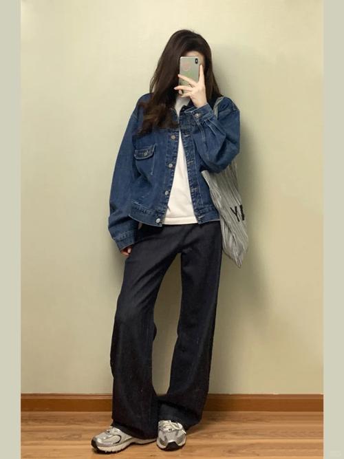 穿牛仔褂怎么搭配