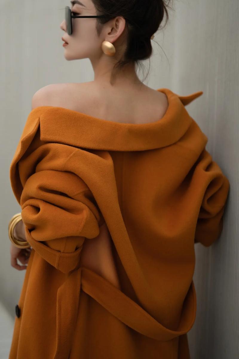 橙色上衣怎么搭配