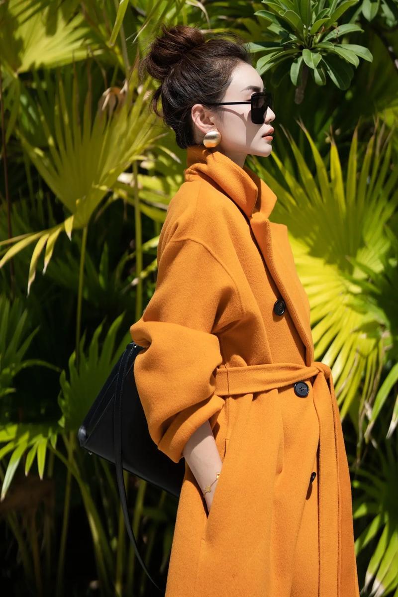 橙色上衣怎么搭配