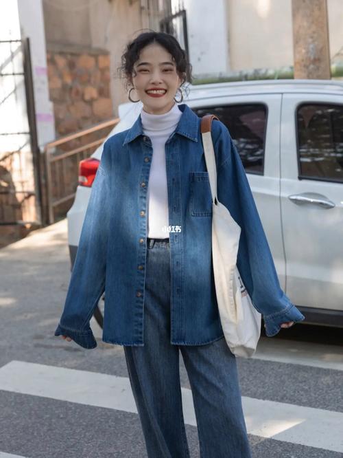 衬衣牛仔外套怎么搭配