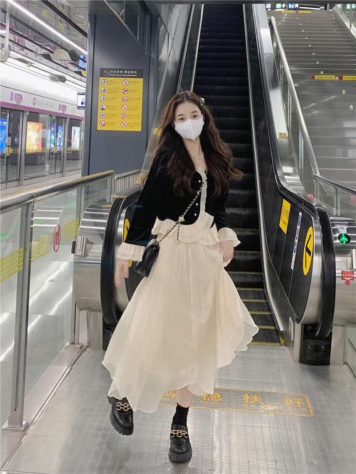 长纱裙上衣怎么搭配