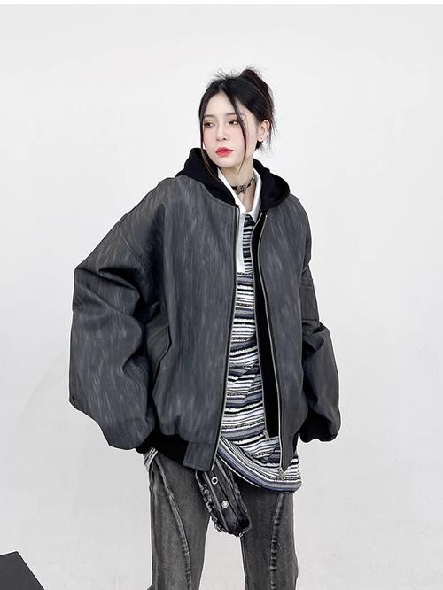 长款灰色皮衣怎么搭配图片