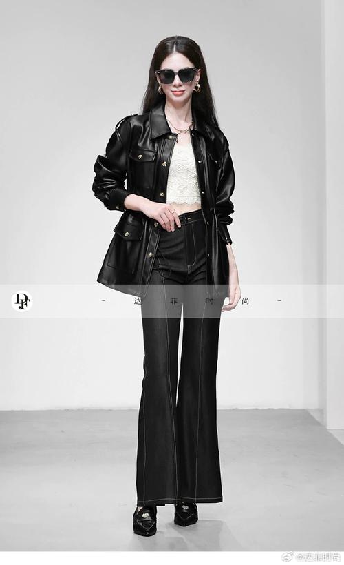 长款灰色皮衣怎么搭配图片