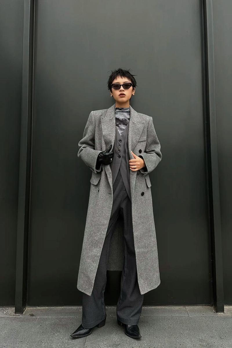 长款灰色大衣怎么搭配图片大全