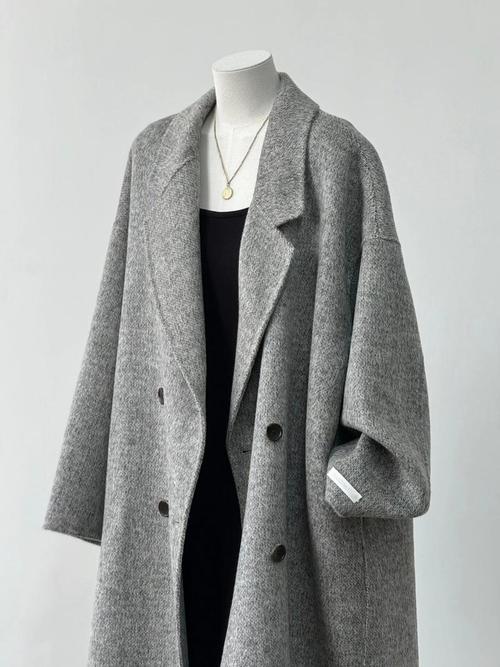 长款灰色大衣怎么搭配图片