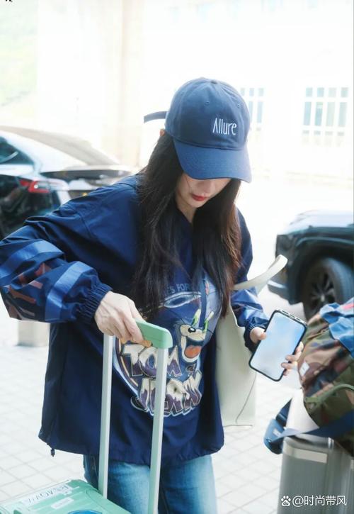 藏青色帽子怎么搭配图片