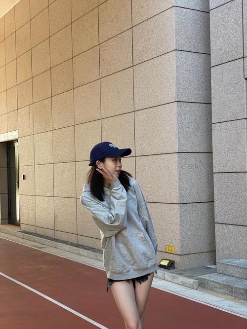 藏青色帽子怎么搭配