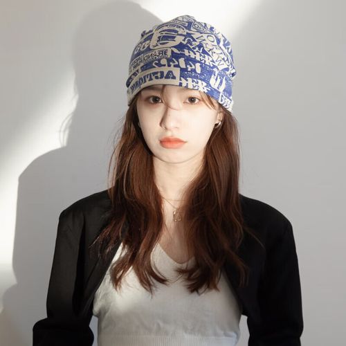 藏青帽子怎么搭配衣服