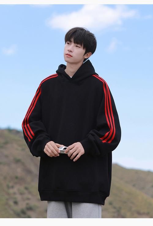 藏青帽子怎么搭配衣服