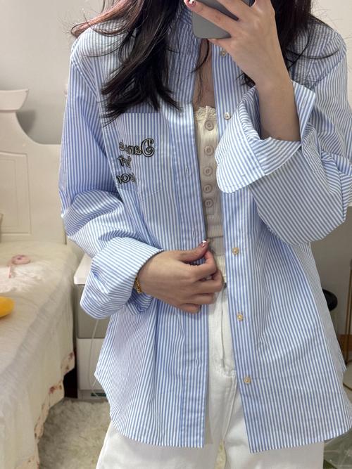 病号服衬衫怎么搭配