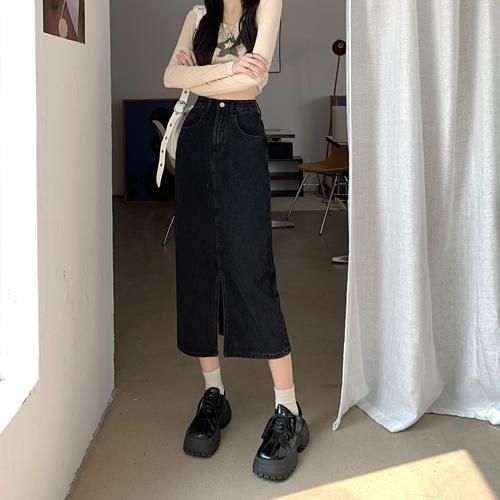 包臀黑色长裙怎么搭配