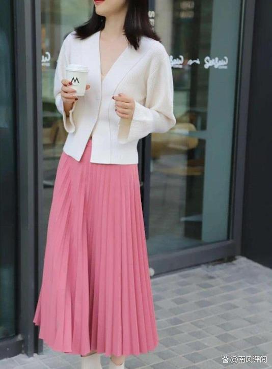 半截粉色长裙怎么搭配