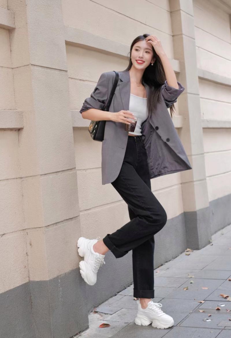 白休闲鞋怎么搭配