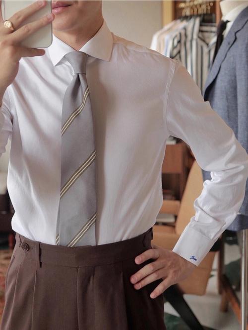 白衬衫打领带怎么搭配