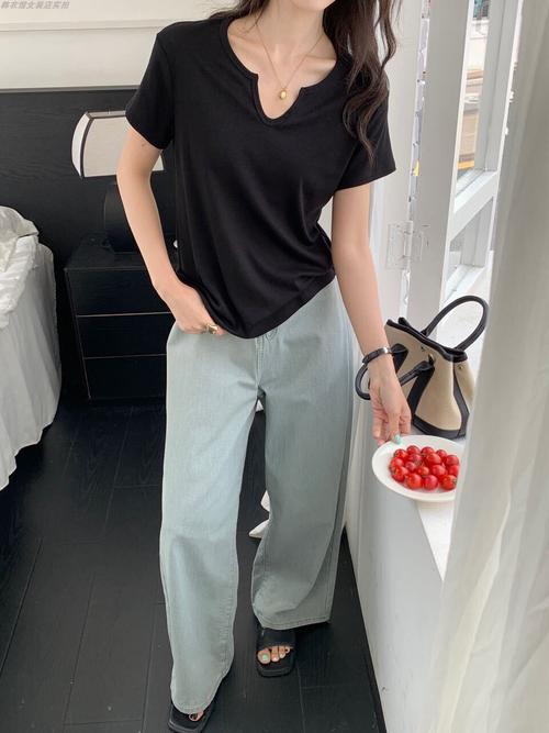 羊毛短袖怎么搭配图片