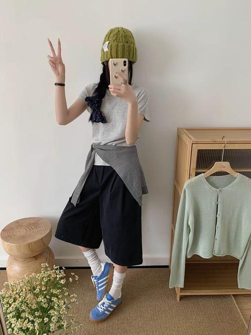 羊毛短袖怎么搭配