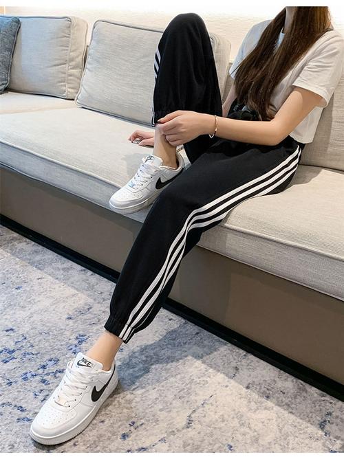 学院风运动裤怎么搭配