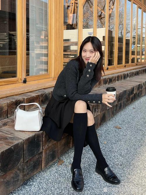 小腿半截长袜怎么搭配