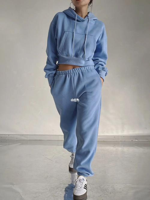 天蓝色的皮鞋怎么搭配