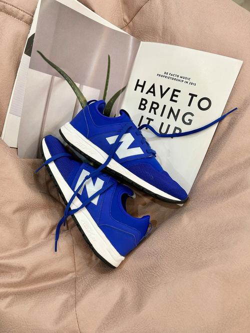 天蓝色的皮鞋怎么搭配