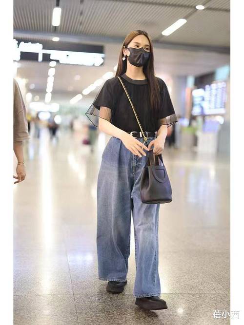 上身马甲下身怎么搭配衣服