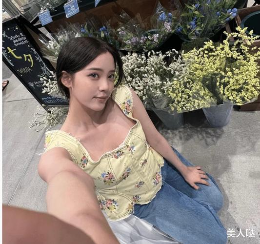 上身马甲下身怎么搭配