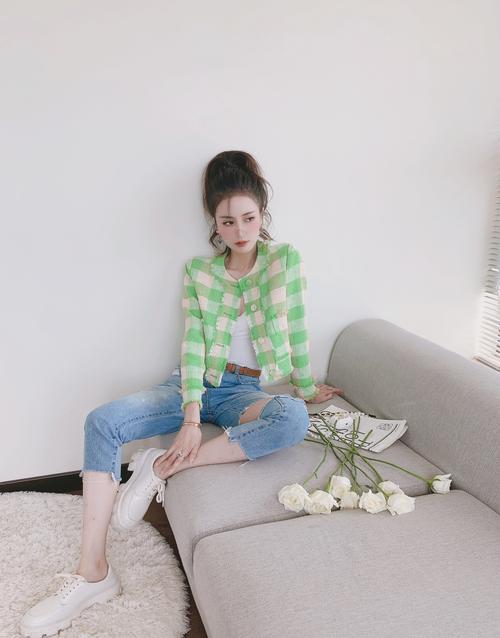 青草绿毛衣怎么搭配