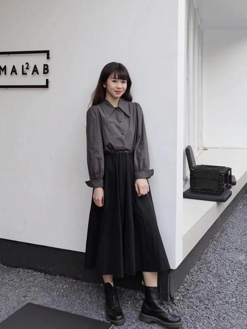 浅灰色衬衣怎么搭配