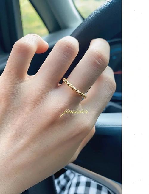 朋克戒指怎么搭配