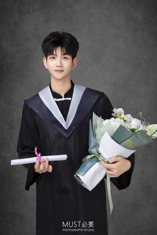 学士服穿什么裤子