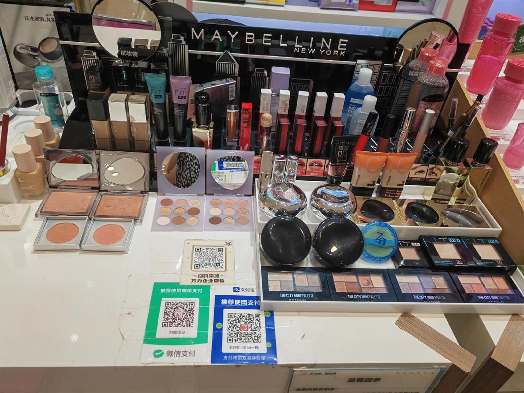 美宝莲最新专柜