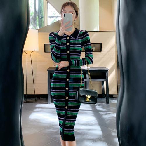 条纹打底裙怎么搭配外套