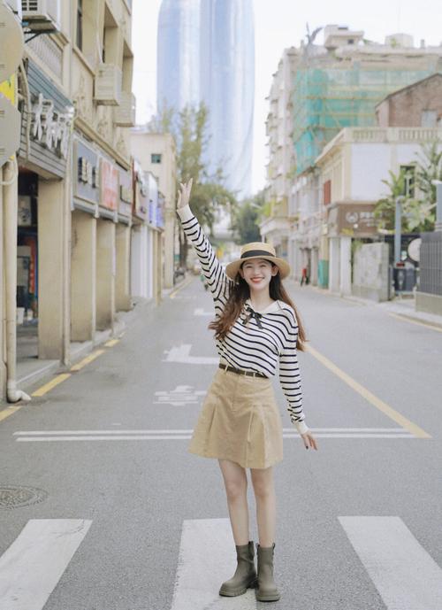 条纹打底裙怎么搭配外套