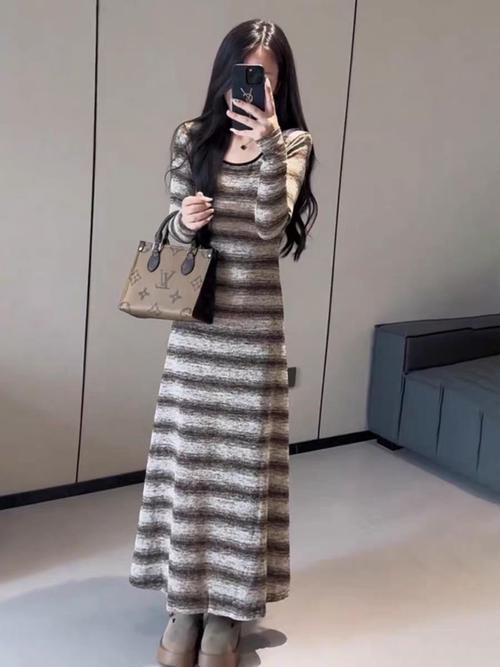 条纹打底裙怎么搭配