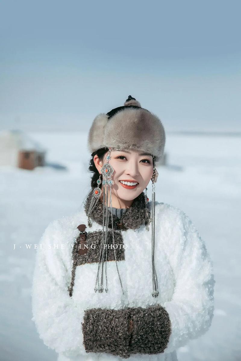 蒙古人穿什么衣服