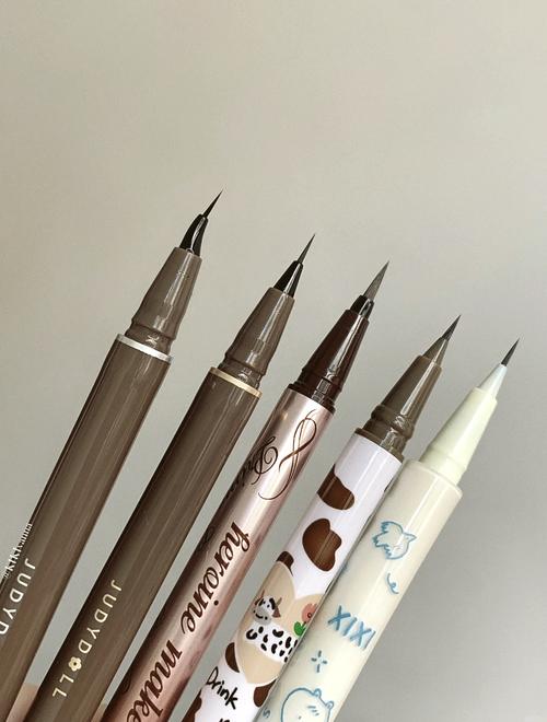 眼线笔什么颜色好看