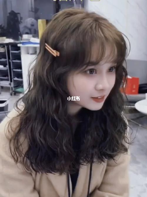 方脸长发适合什么发型