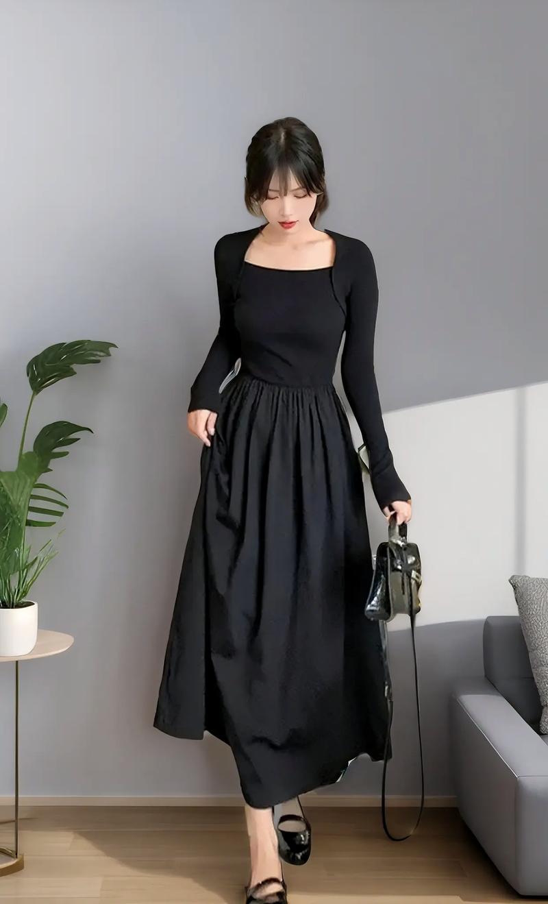 秋天黑色连衣裙怎么搭配上衣图片