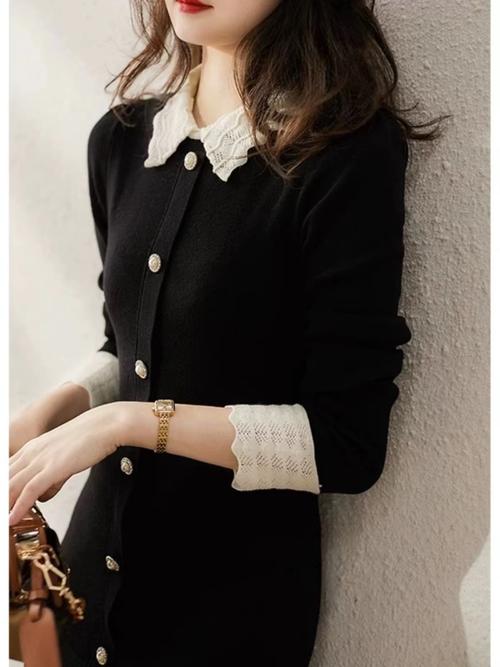 秋天黑色连衣裙怎么搭配上衣