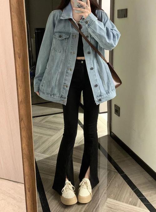 浅色牛仔夹克怎么搭配什么裤子好看