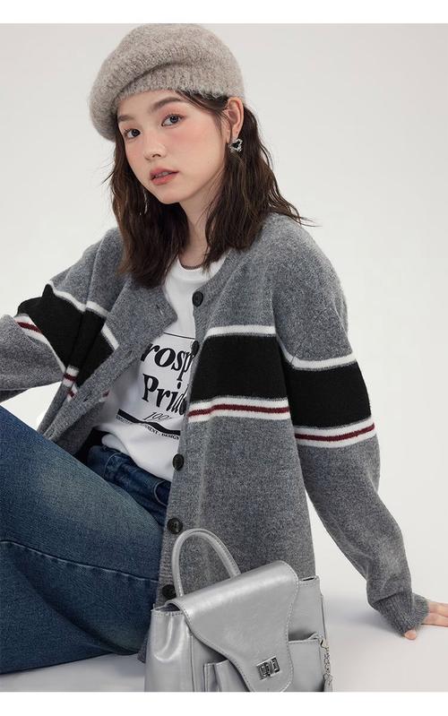 女装厚毛衣外套怎么搭配