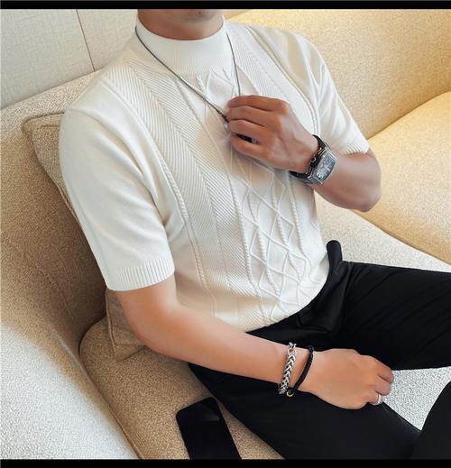 男短袖毛的高领毛衣怎么搭配什么外套