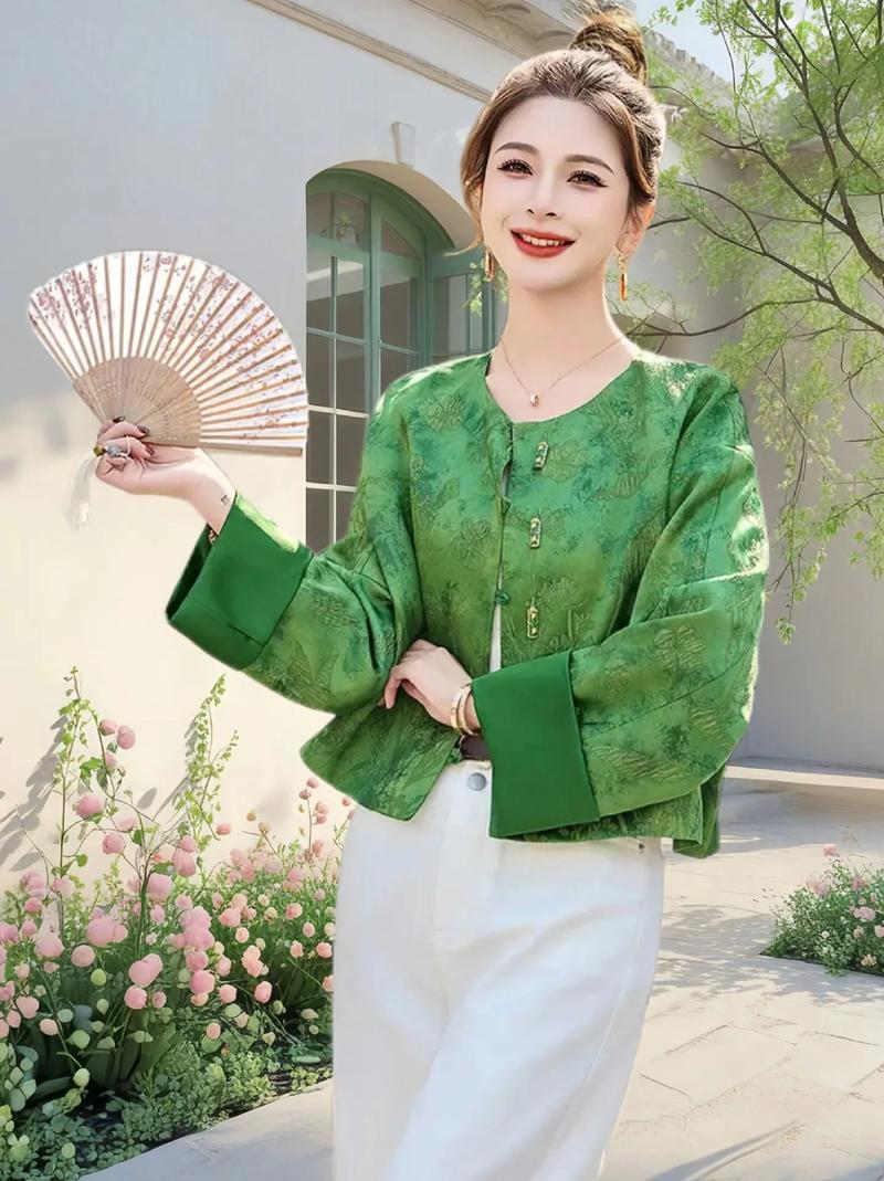 墨绿色连衣长裙怎么搭配图片