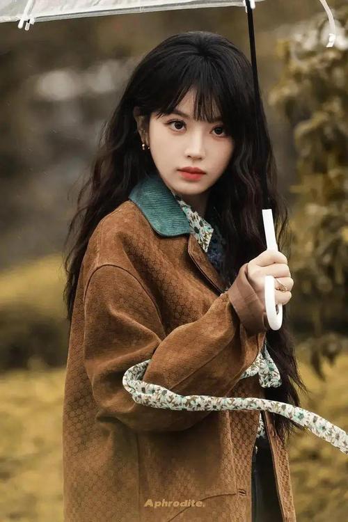 明星咖啡色风衣怎么搭配图片大全