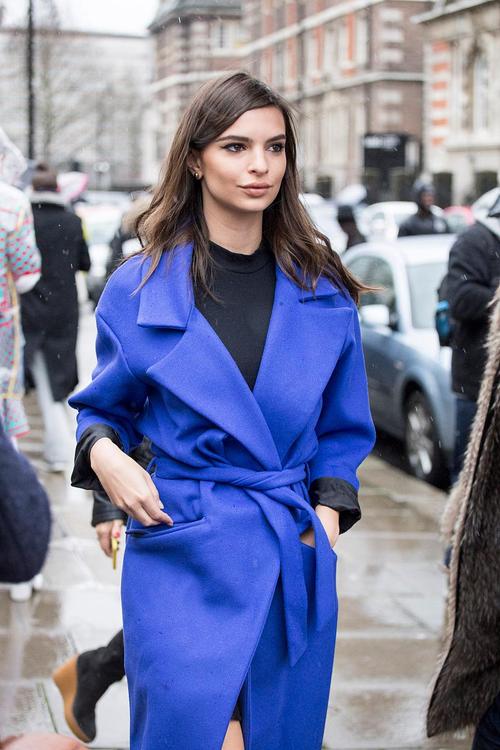 米蓝色大衣怎么搭配图片欣赏