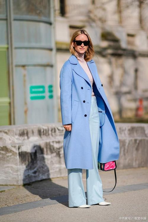米蓝色大衣怎么搭配图片欣赏