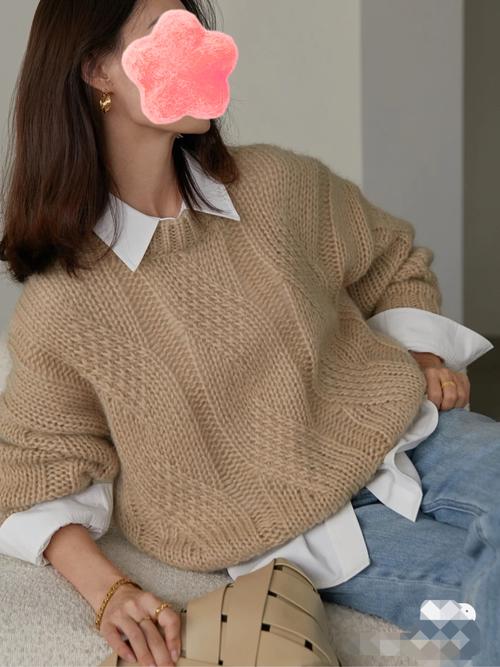 驼色毛衣搭配什么裤子