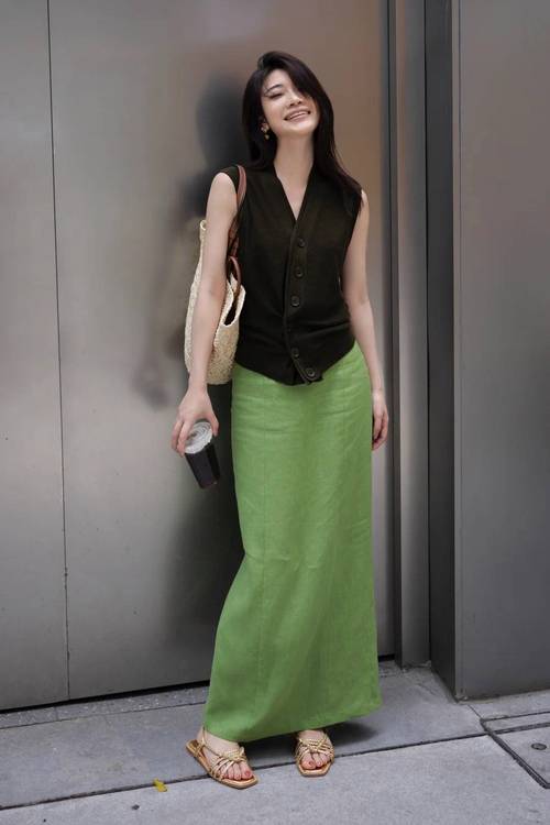 绿色中长连衣裙怎么搭配图片