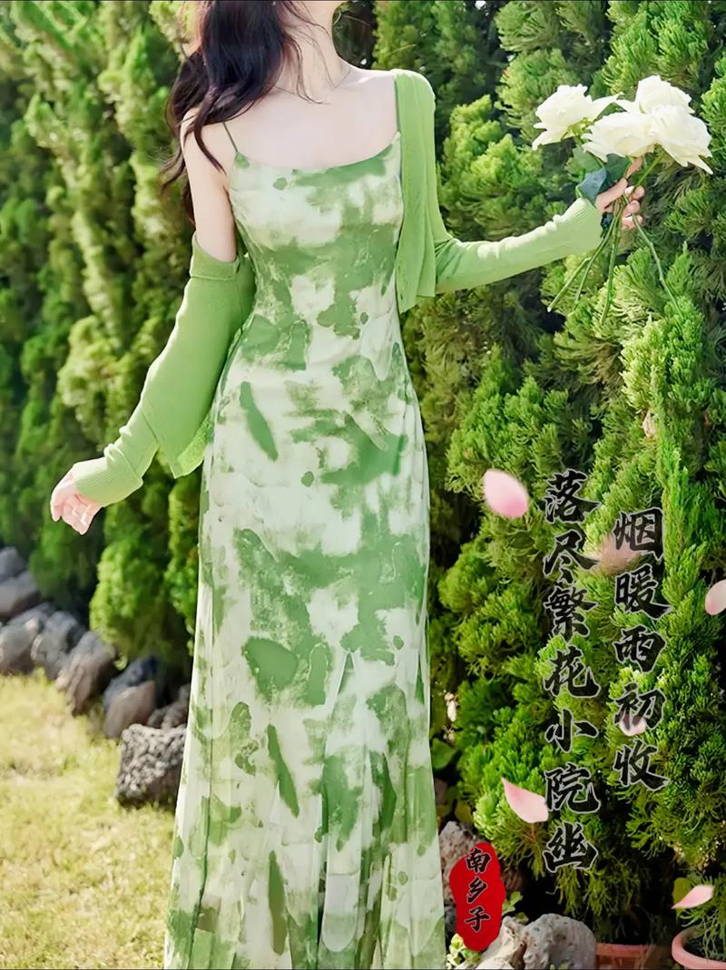 绿色中长连衣裙怎么搭配什么外套